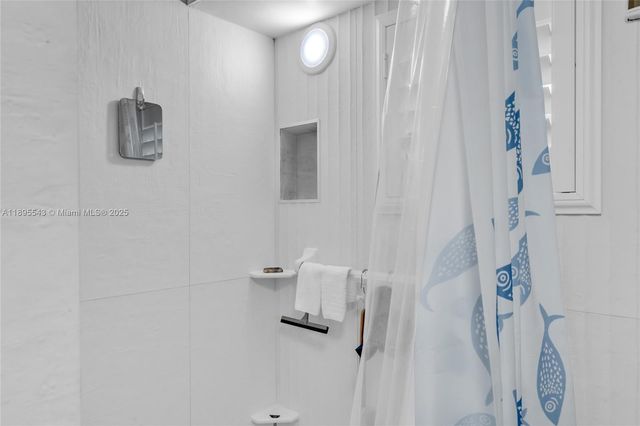 129 Pirates Dr, Key Largo, FL 33037