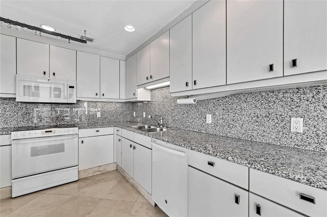 10101 Collins Ave 11D + cabana, Bal Harbour, FL 33154