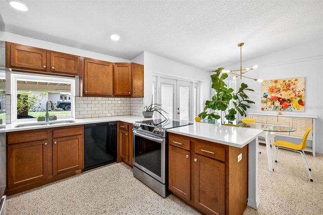 515 BROXBURN AVENUE, Temple Terrace, FL 33617