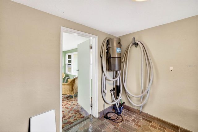 515 BROXBURN AVENUE, Temple Terrace, FL 33617