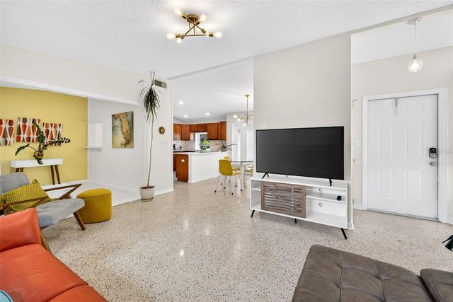 515 BROXBURN AVENUE, Temple Terrace, FL 33617