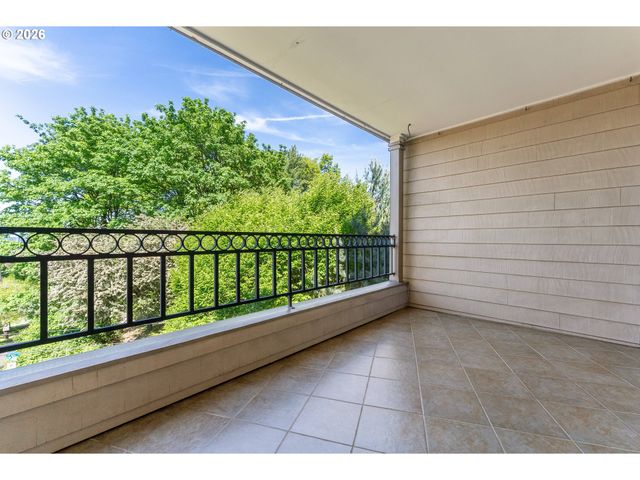 1320 Sw HALL St 202, Portland, OR 97201