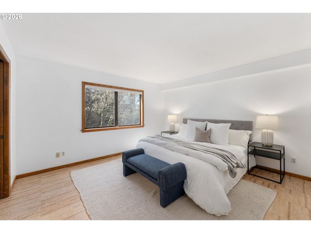 1320 Sw HALL St 202, Portland, OR 97201