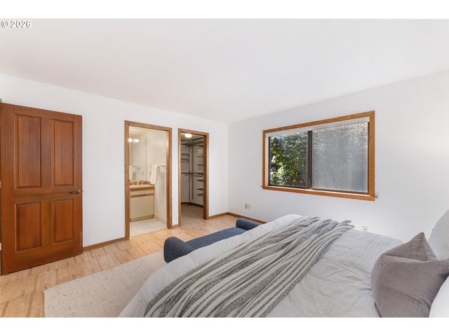 1320 Sw HALL St 202, Portland, OR 97201