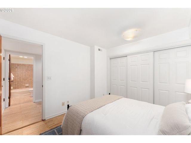 1320 Sw HALL St 202, Portland, OR 97201