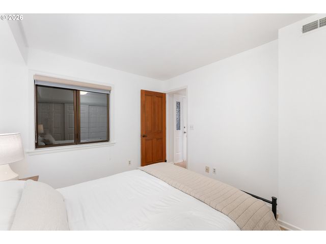 1320 Sw HALL St 202, Portland, OR 97201