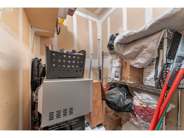 1320 Sw HALL St 202, Portland, OR 97201