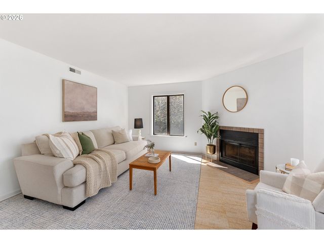 1320 Sw HALL St 202, Portland, OR 97201