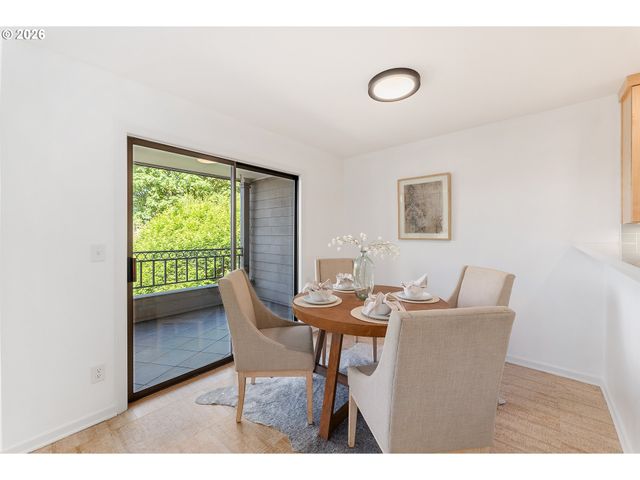 1320 Sw HALL St 202, Portland, OR 97201