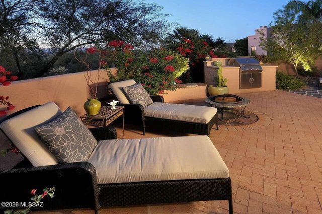 10255 N Carristo Drive, Tucson, AZ 85737