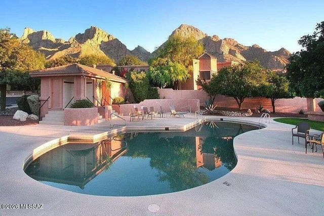 10255 N Carristo Drive, Tucson, AZ 85737