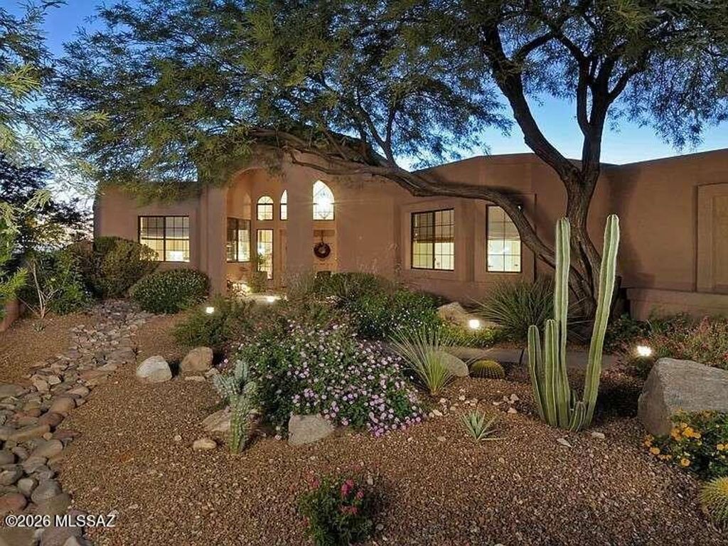 10255 N Carristo Drive, Tucson, AZ 85737