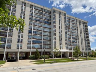 33 N Main Street 4J, Lombard, IL 60148