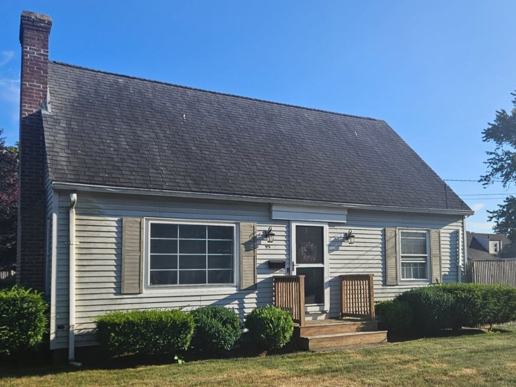 95 Harmony Court, Warwick, RI 02889