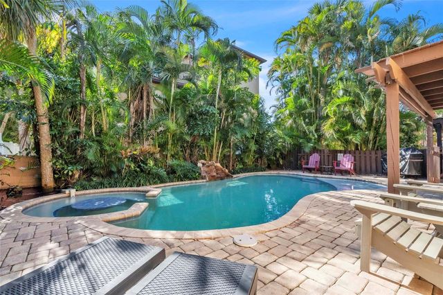 517 42ND STREET, Holmes Beach, FL 34217