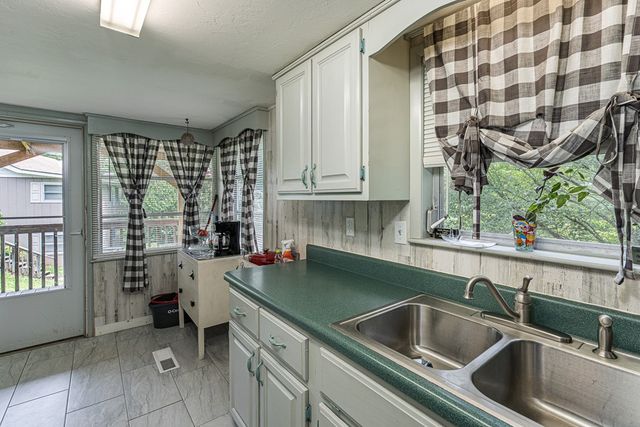 329 Chalet Circle, Murphy, NC 28906