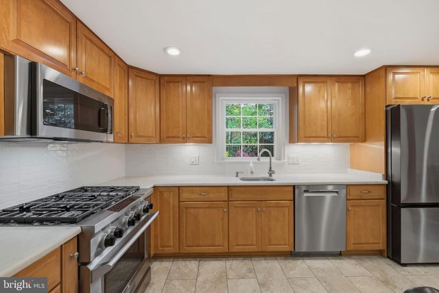 7006 OLD CABIN LN, Rockville, MD 20852