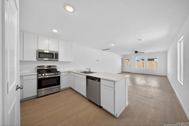 479 Sarah Way, Marion, TX 78124