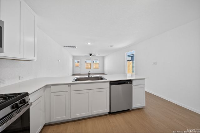 479 Sarah Way, Marion, TX 78124