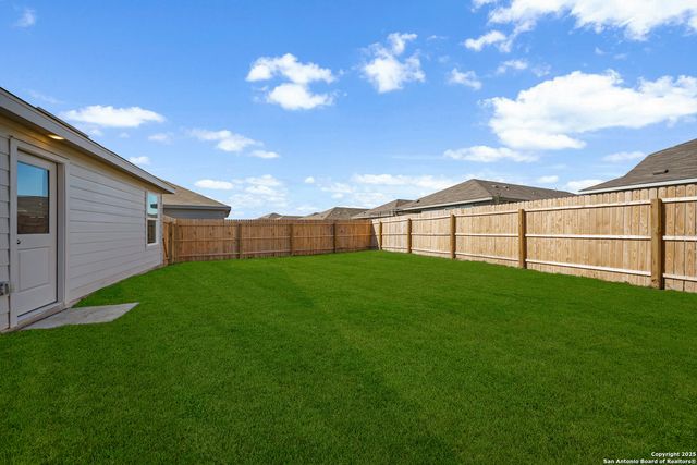 479 Sarah Way, Marion, TX 78124