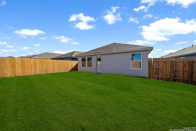 479 Sarah Way, Marion, TX 78124