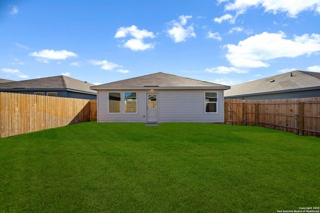 479 Sarah Way, Marion, TX 78124