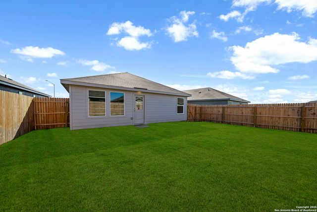 479 Sarah Way, Marion, TX 78124