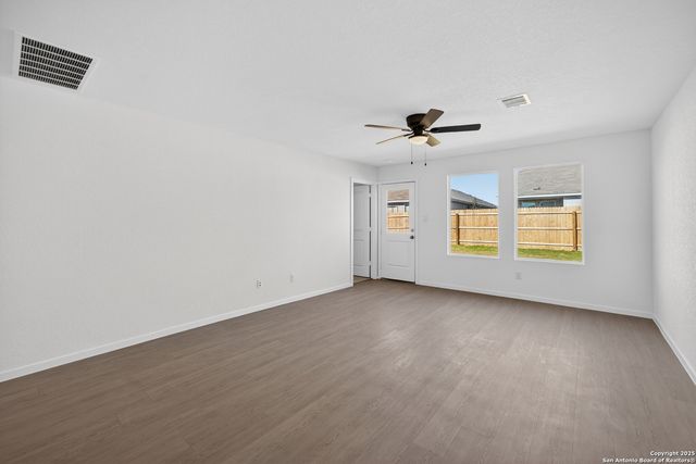 479 Sarah Way, Marion, TX 78124