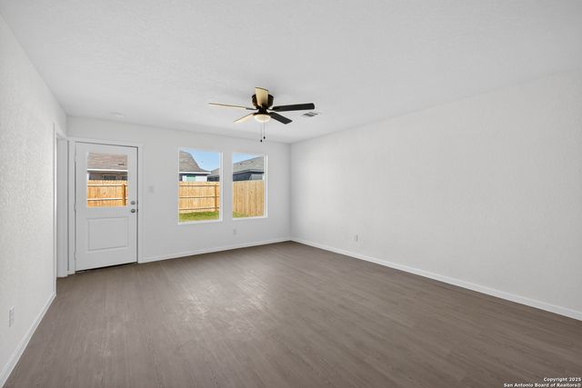 479 Sarah Way, Marion, TX 78124