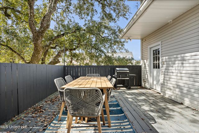 131 Dogwood Lane, Pass Christian, MS 39571