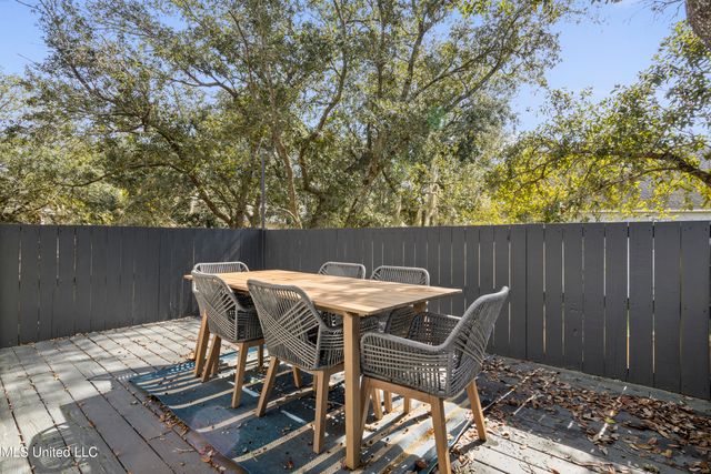 131 Dogwood Lane, Pass Christian, MS 39571