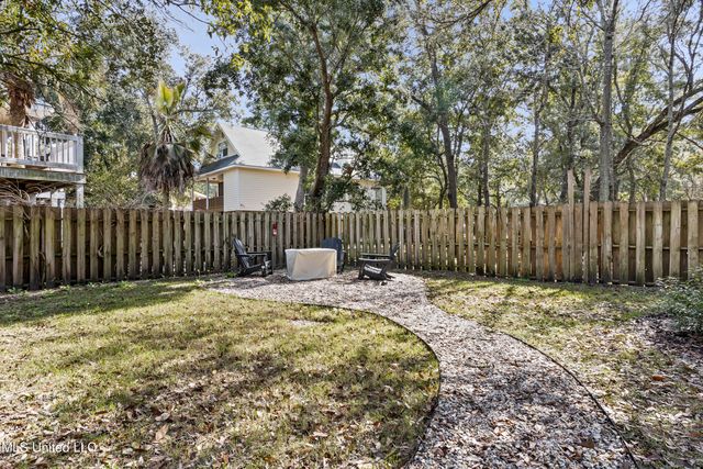 131 Dogwood Lane, Pass Christian, MS 39571