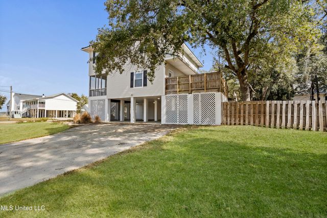 131 Dogwood Lane, Pass Christian, MS 39571