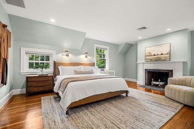 67 Hyslop Rd, Brookline, MA 02445