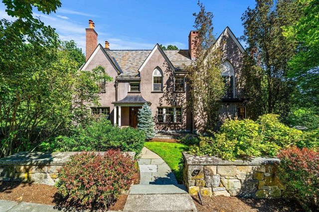 67 Hyslop Rd, Brookline, MA 02445