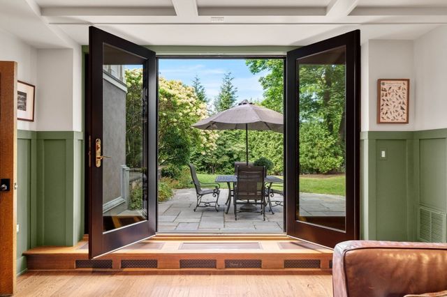 67 Hyslop Rd, Brookline, MA 02445