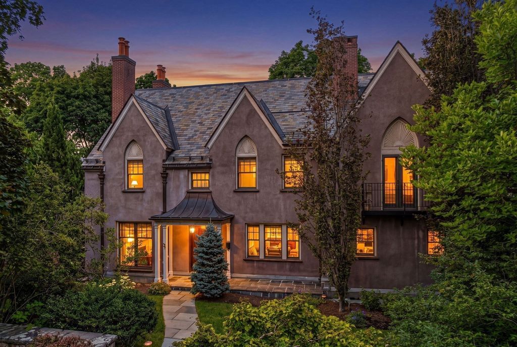 67 Hyslop Rd, Brookline, MA 02445