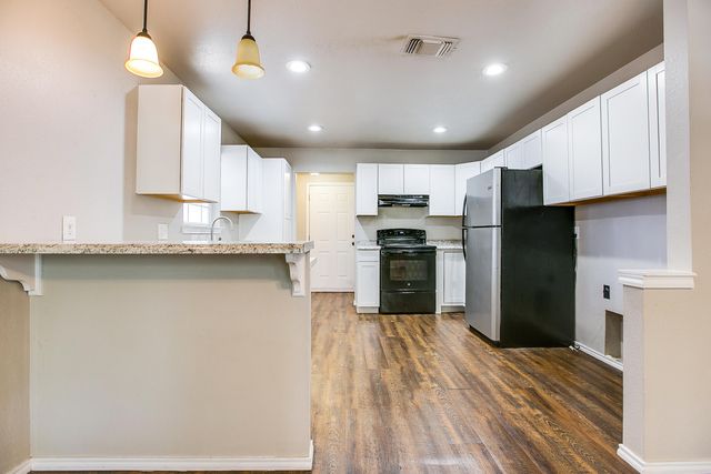 30 E 11th Street, San Angelo, TX 76903