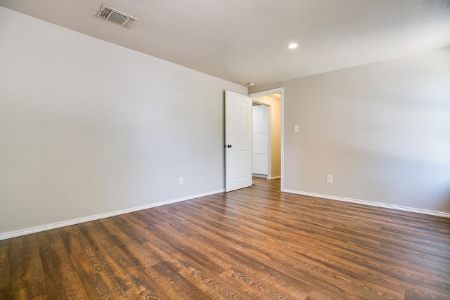 30 E 11th Street, San Angelo, TX 76903