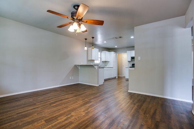 30 E 11th Street, San Angelo, TX 76903