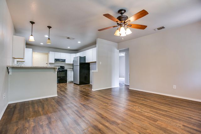 30 E 11th Street, San Angelo, TX 76903