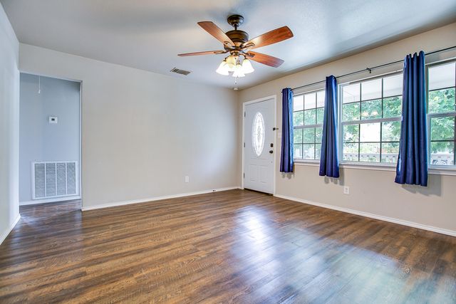 30 E 11th Street, San Angelo, TX 76903