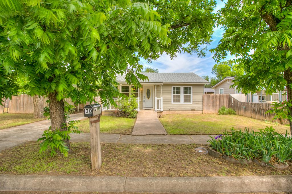 30 E 11th Street, San Angelo, TX 76903