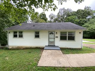 946 Woody Hills Dr, Clarksville, TN 37040