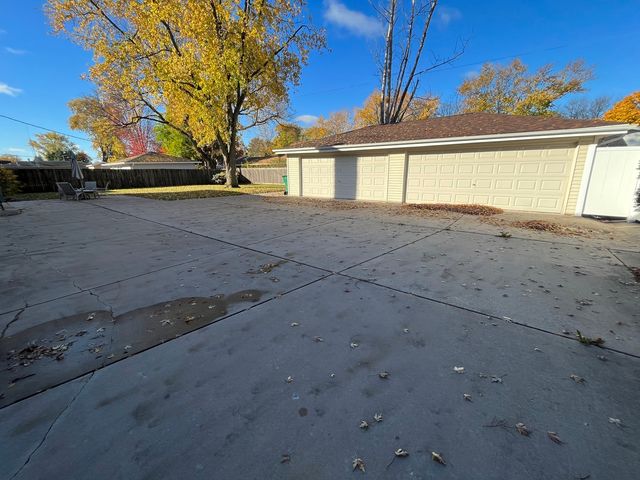 517 Bethel Drive 2S, Joliet, IL 60435