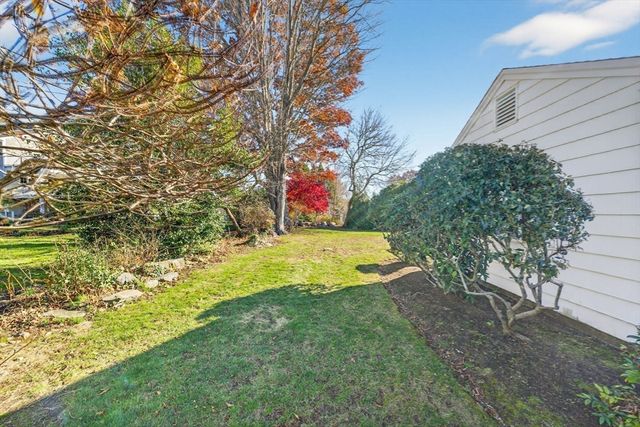 76 Ship Yard Lane, Dartmouth, MA 02748