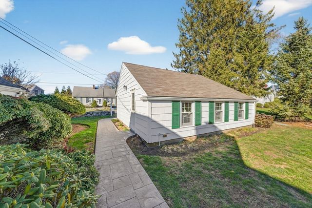 76 Ship Yard Lane, Dartmouth, MA 02748