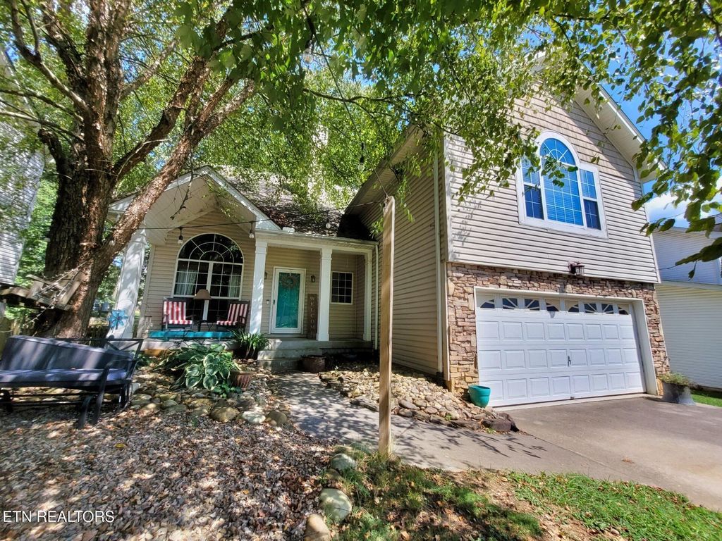 740 Station View Rd, Knoxville, TN 37919