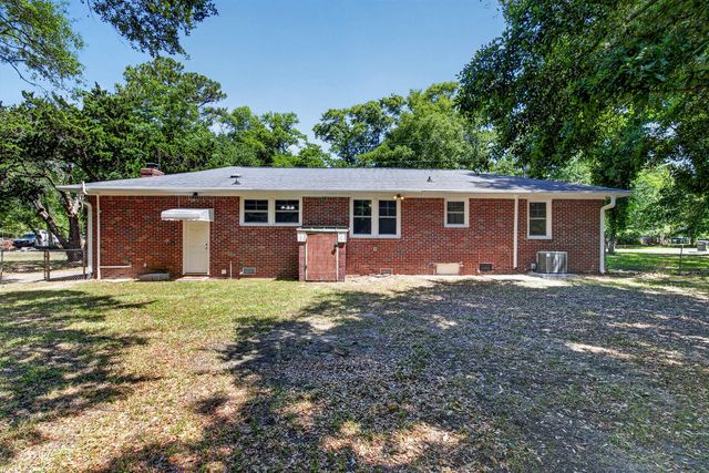 211 6th Avenue, Mount Pleasant, SC 29464