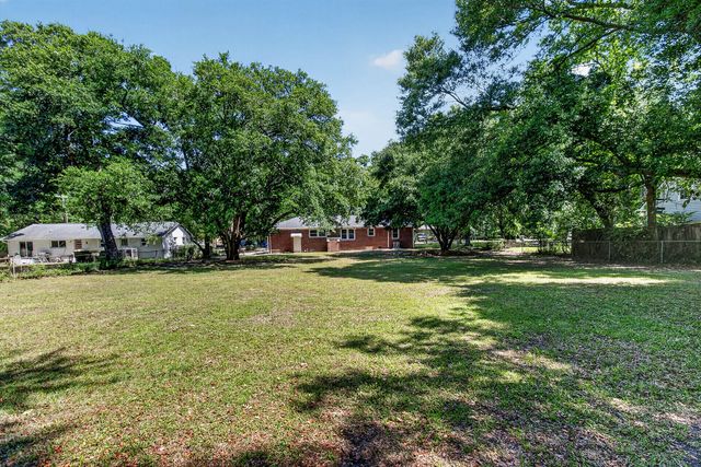 211 6th Avenue, Mount Pleasant, SC 29464